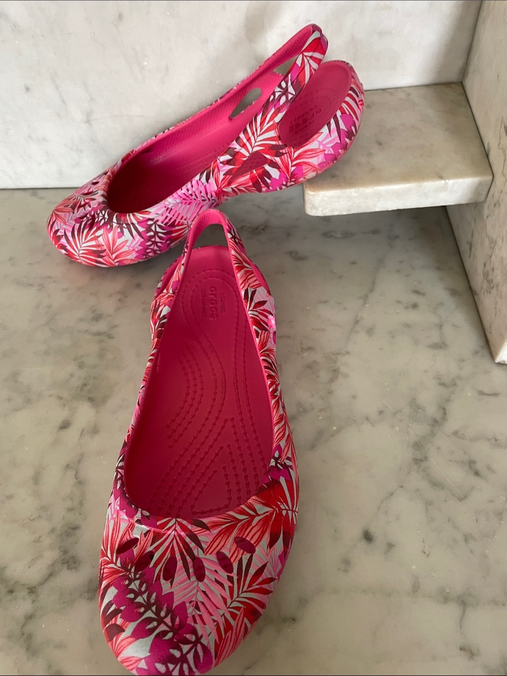 CROCS  Kadee Graphic Slingback Ballet Flats Pink Tropical Palm Print Size 6